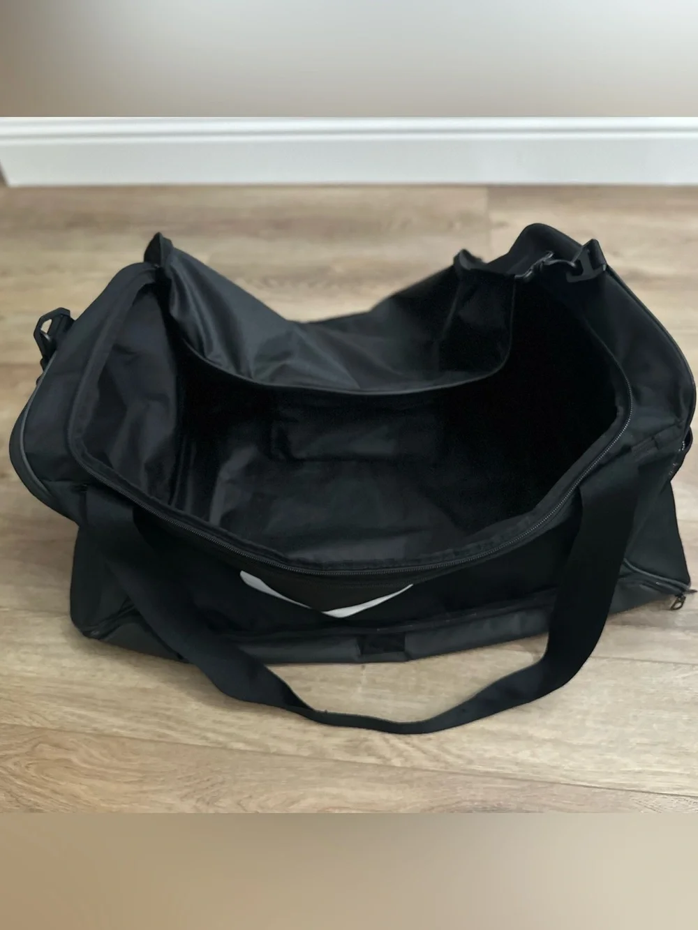 Nike large training duffle bag - Picture 3 of 3